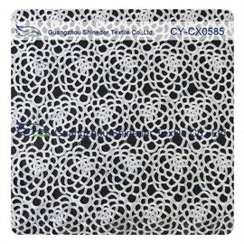 旧式な伸張ポリエステル刺繍のレースの生地、白い花 サプライヤー