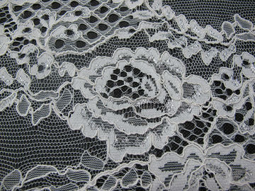 Dressmaking のための着色された珍しい束ねられたギピールレースの刺繍のレースの生地 サプライヤー