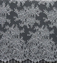 150cmの幅の服のためのナイロン レースの生地の白い花の設計 サプライヤー